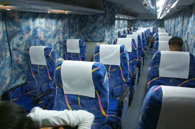 1 - 1 - 1 seating